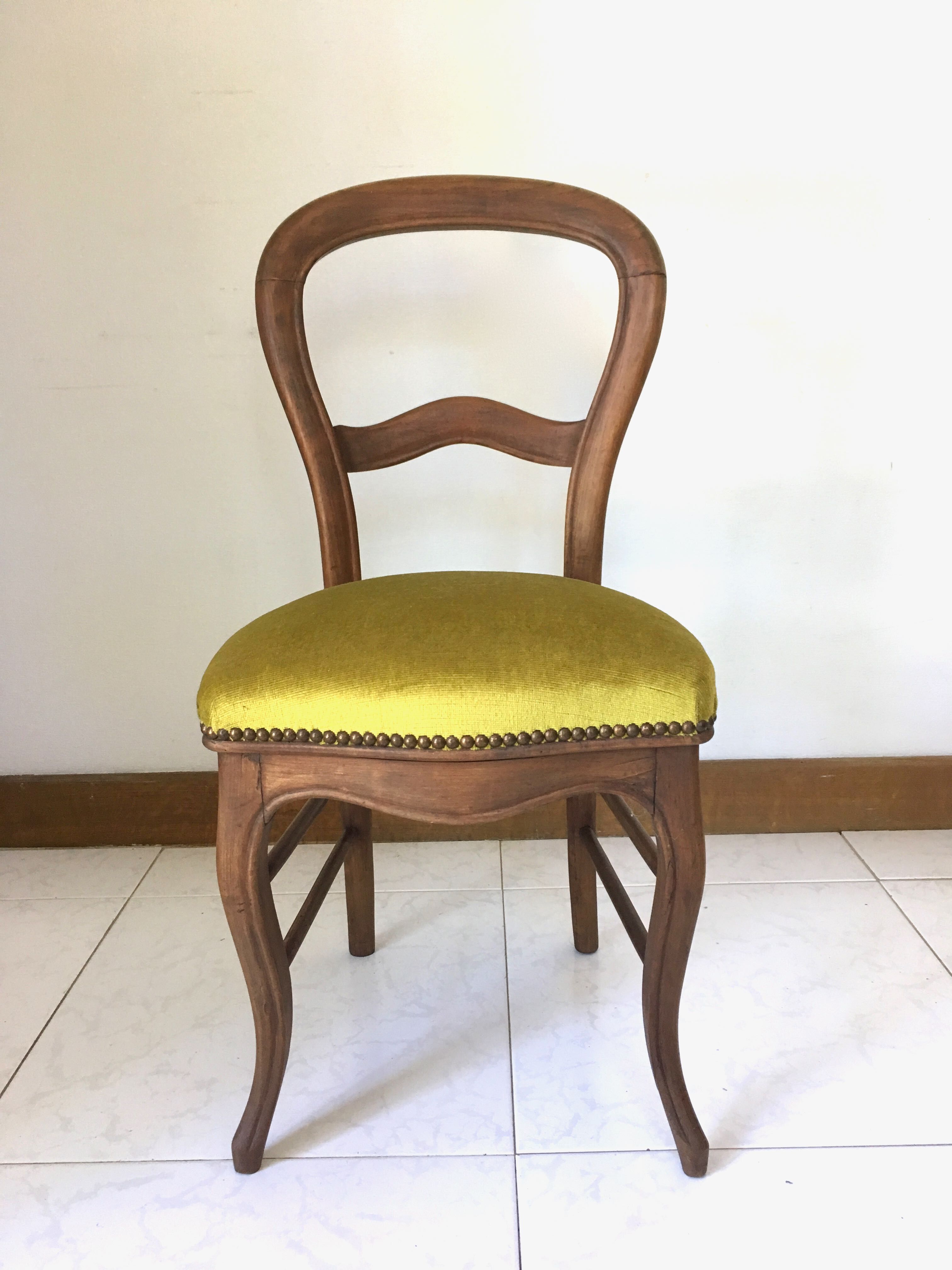 Paire de chaises en velours vert doré style Louis Philippe