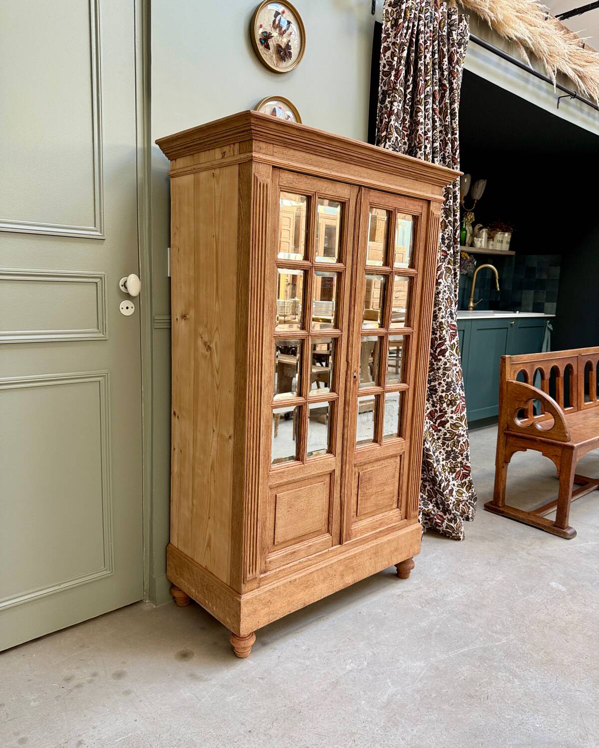 Glass cabinet (renovated)