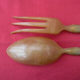 Covered with salad horn and silver metal.