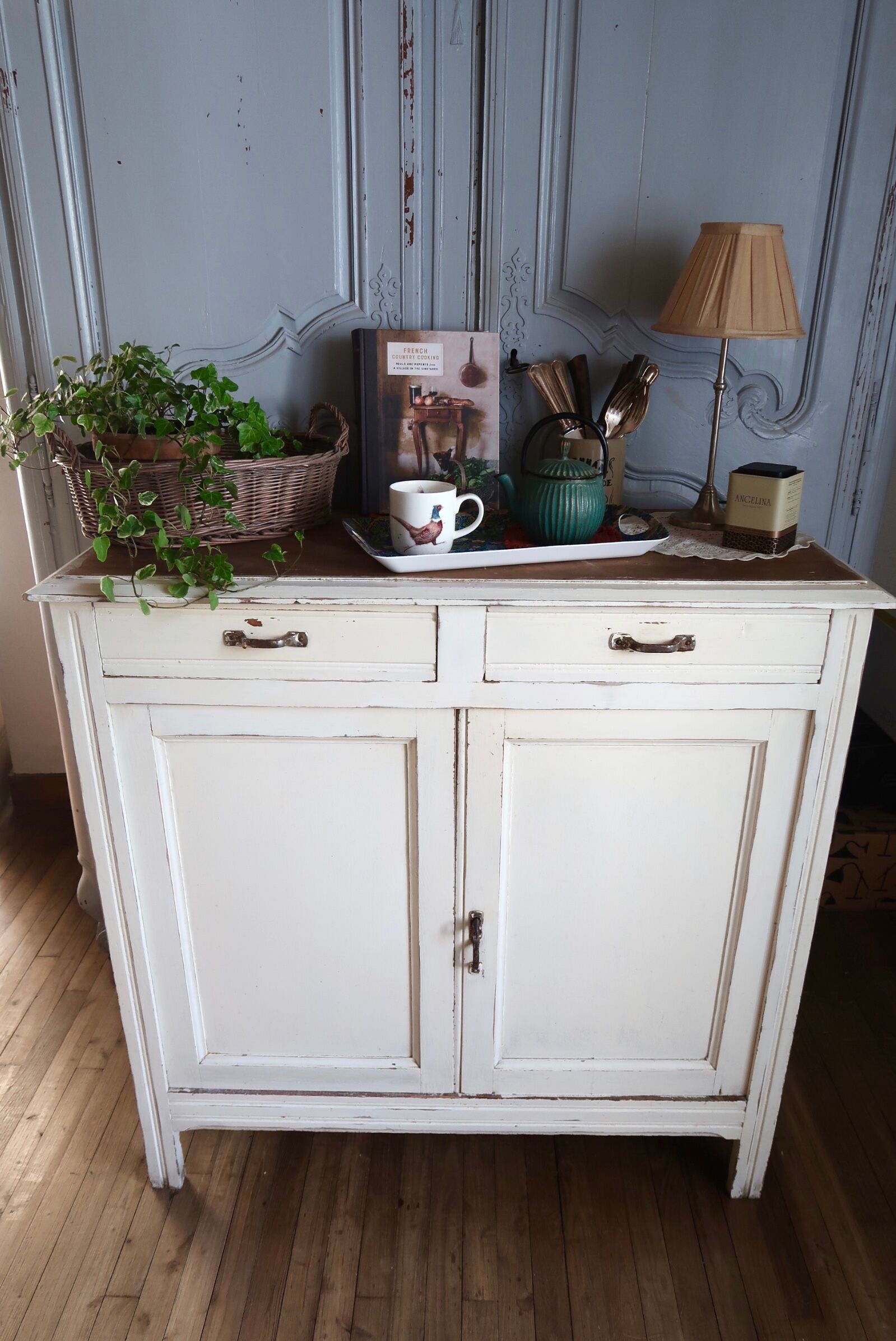 Parisian buffet in white wood