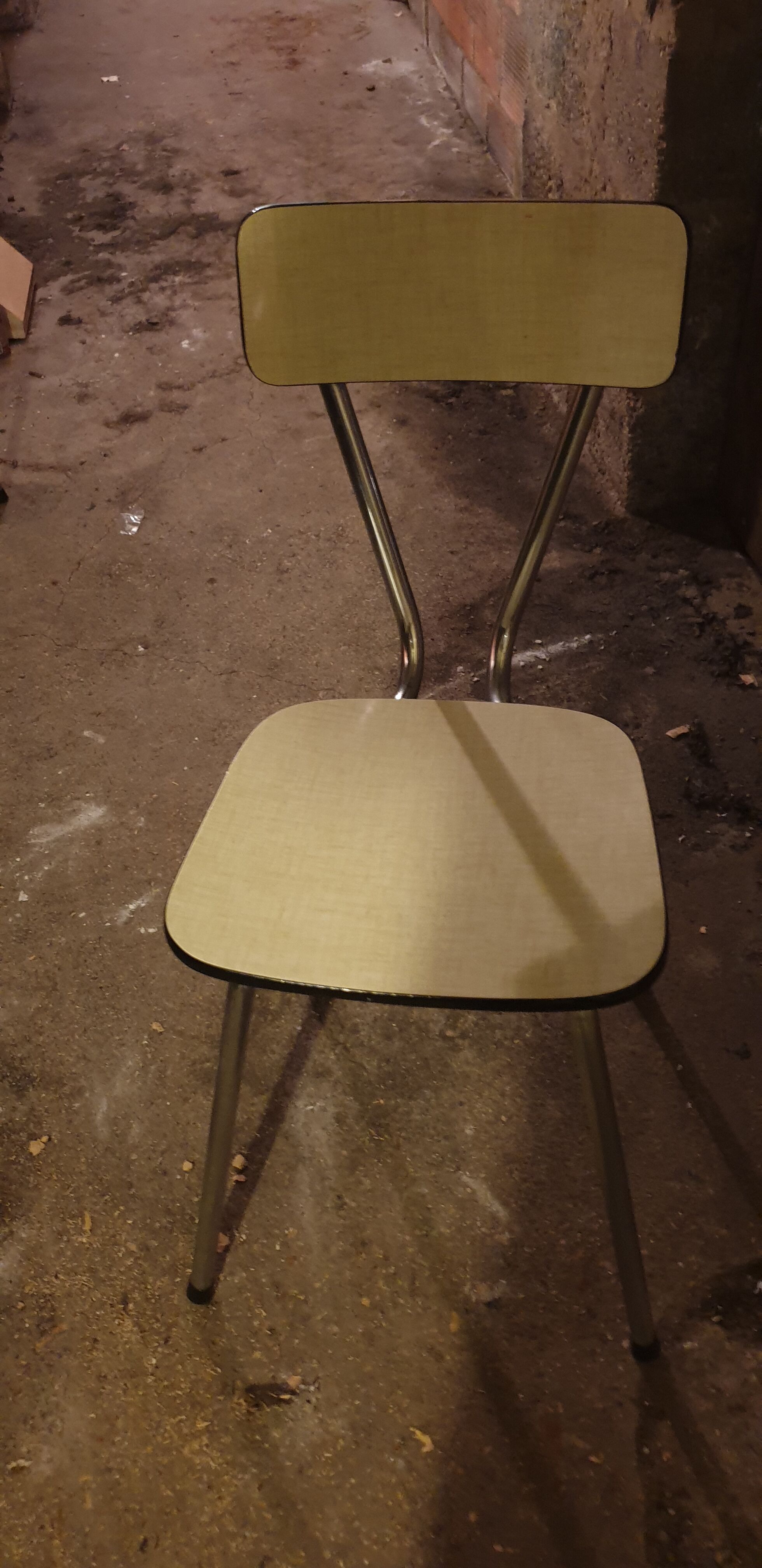 Chaise et tabourets  formica