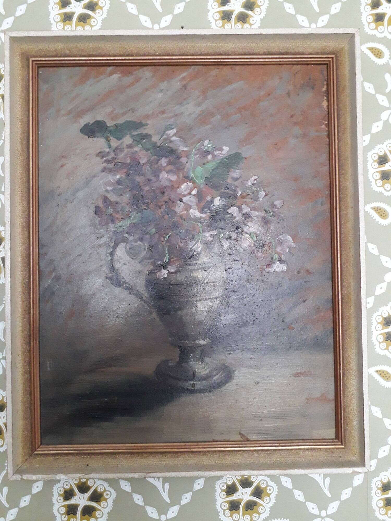 Old painting depicting a bouquet of flowers