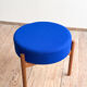 Tabouret Mid-Century en bois avec tissu Kvadrat bleu royal, design danois