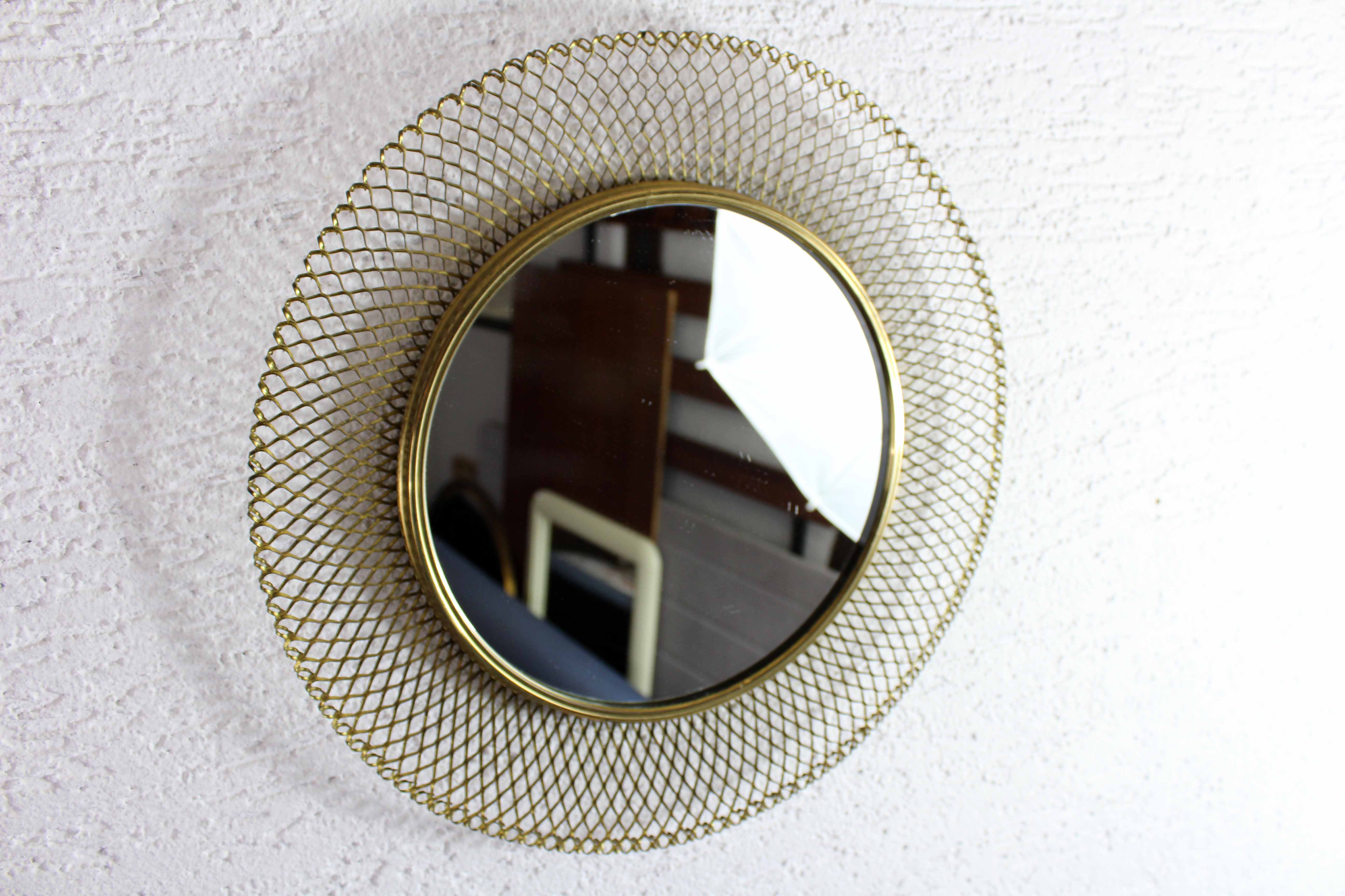 Vintage round mirror in gilded metal