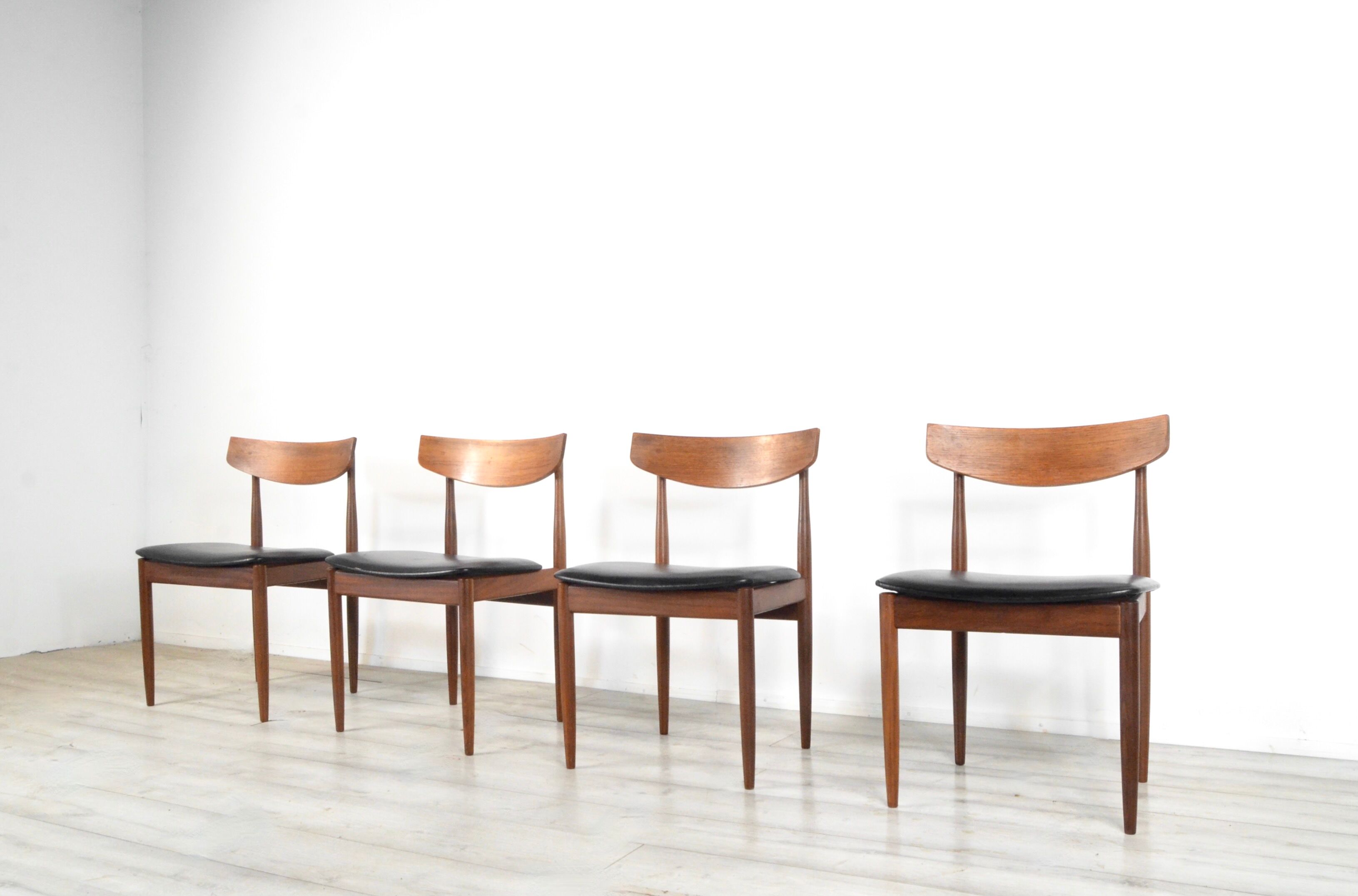 Ensemble de 4 chaises vintage par Kofod Larsen pour G Plan