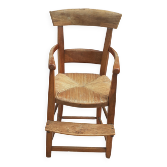 Fauteuil haut ancien d' enfant. En merisier et paillèe.