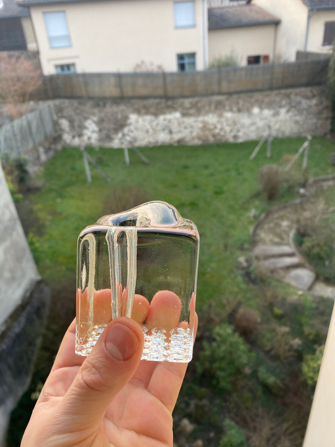 Moulded glass soliflore