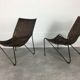 Paire de fauteuils en rotin et fil d'acier par Frederick Weinberg
