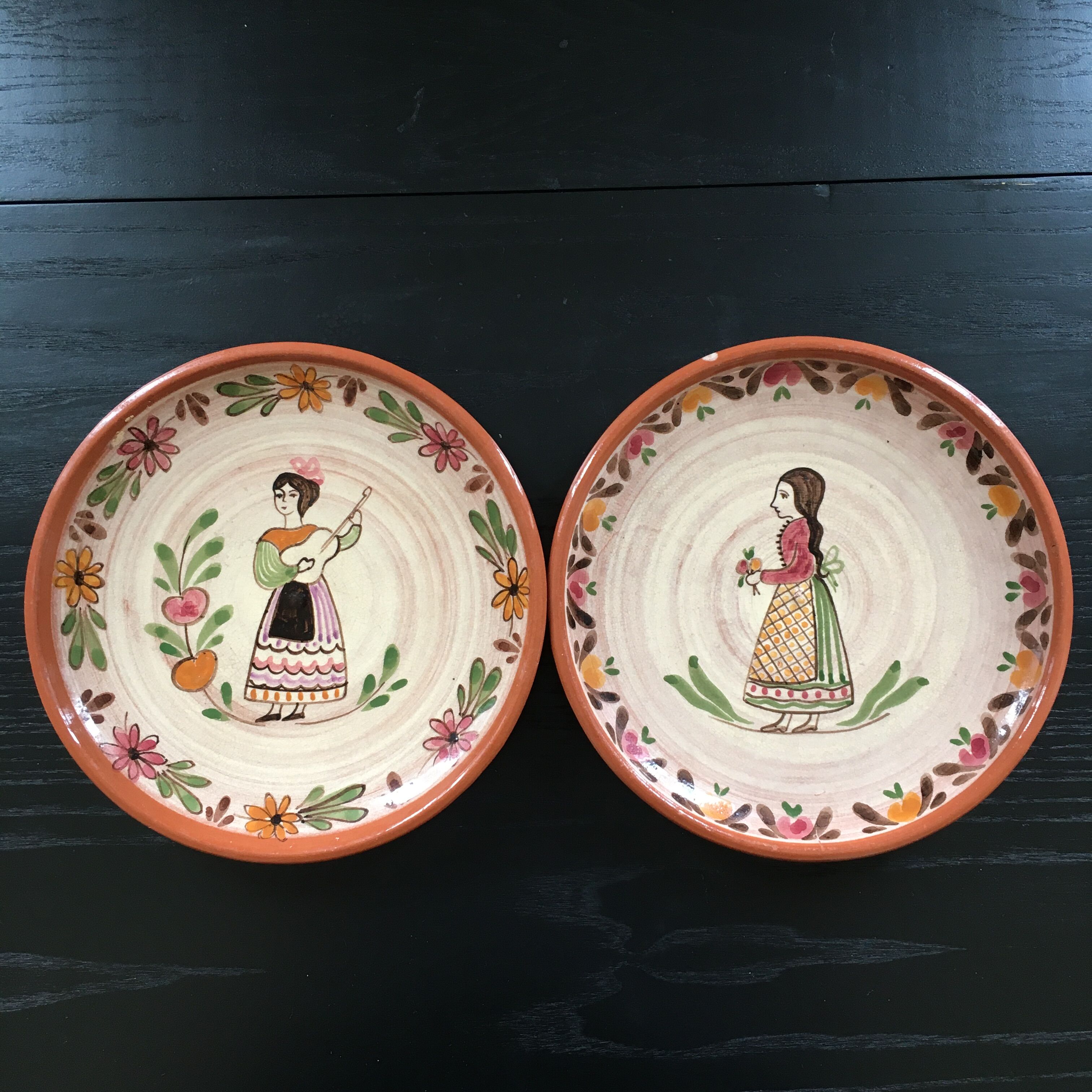 Lot 2 plates decoration characters