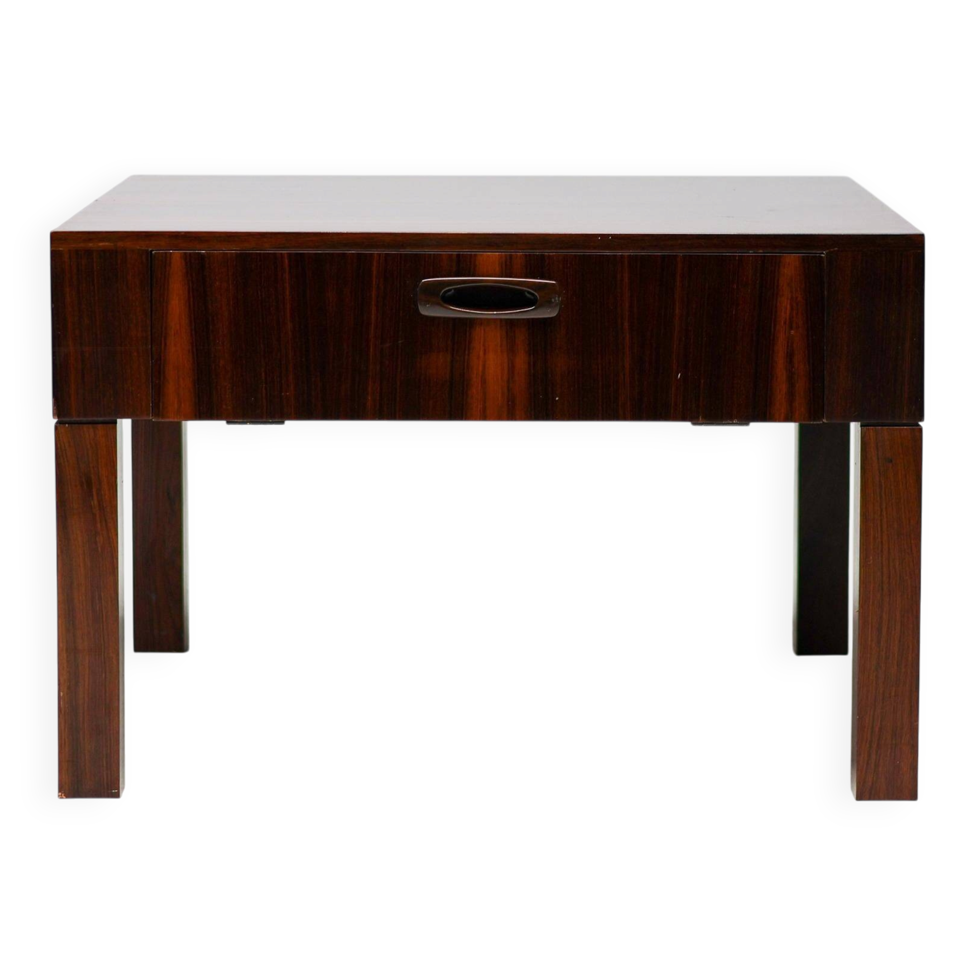 Ensemble de cinq tables d'appoint modernes en palissandre danois.
