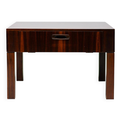 Ensemble de cinq tables d'appoint modernes en palissandre danois.