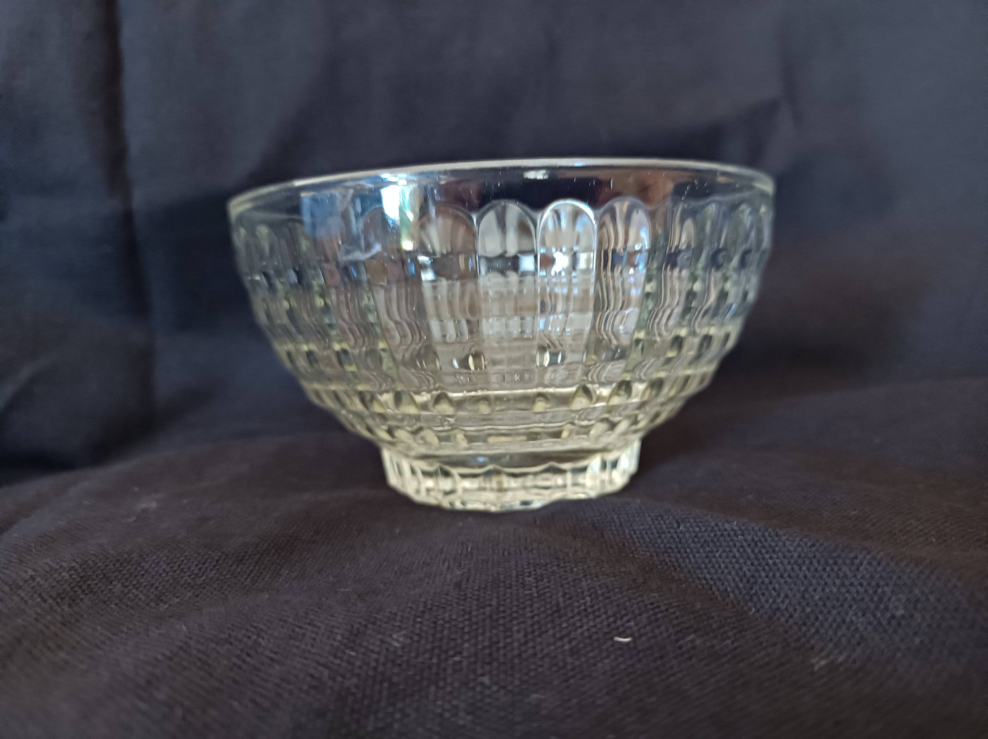 Coupelle ancien bol en verre moulé transparent
