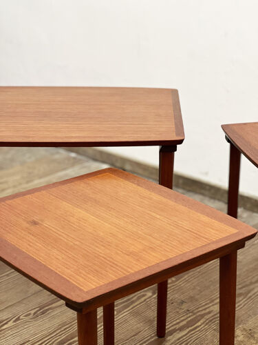 Ensemble de tables gigognes danoises en teck du milieu du siècle, tables basses ou canapés, Denkmark1950s
