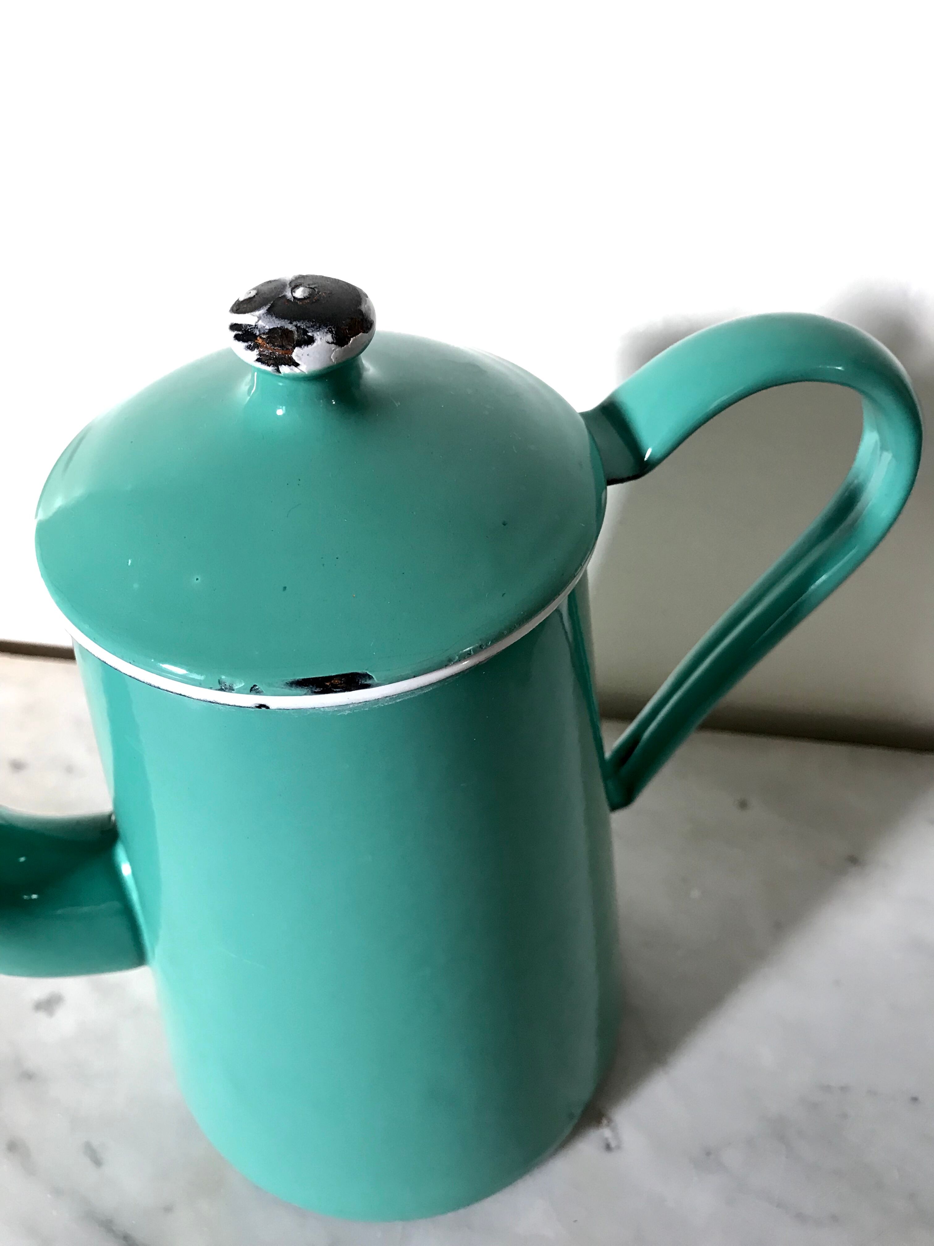 Vintage coffee maker in enamelled sheet metal