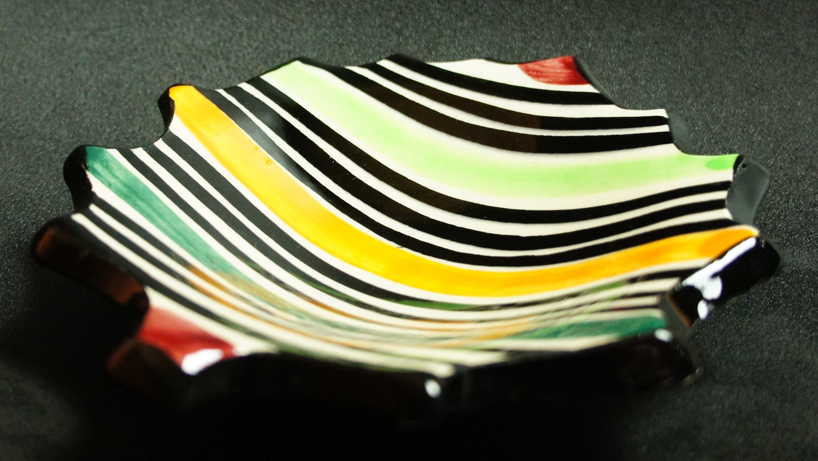 Empty pocket free form ceramic