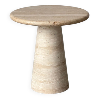 Table d’appoint circulaire en travertin.