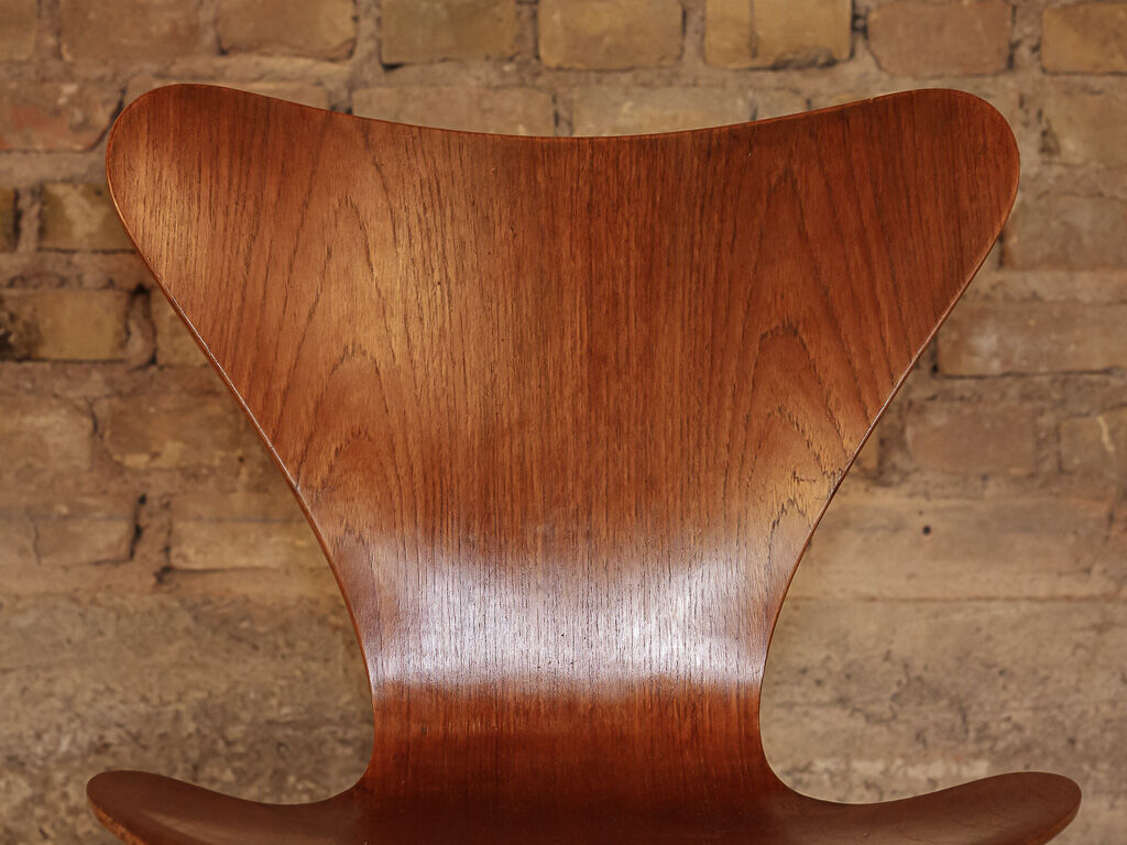 Chair series 7, No.3107 by Arne Jacobsen for Fritz Hansen, teak butterfly, Denmark, circa 1955