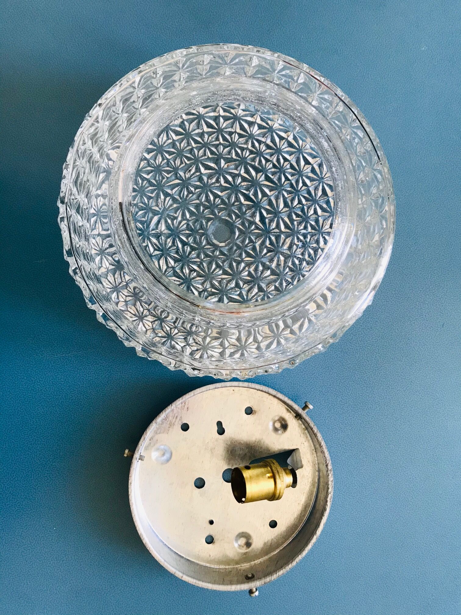 Round ceiling light in chiseled glass