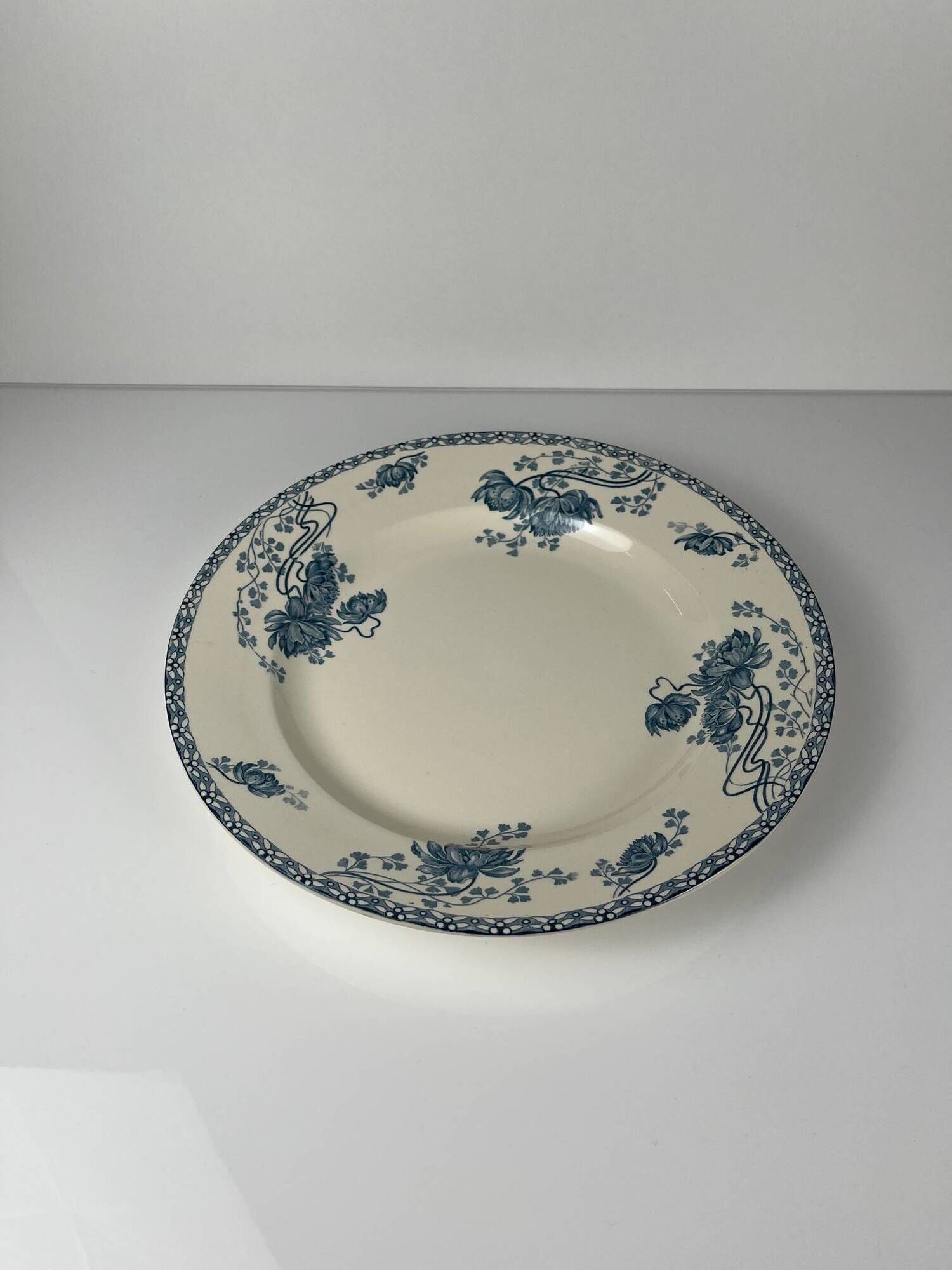 Large round blue "Royat" dish, U&C Sarreguemines, 1879 - 1918.