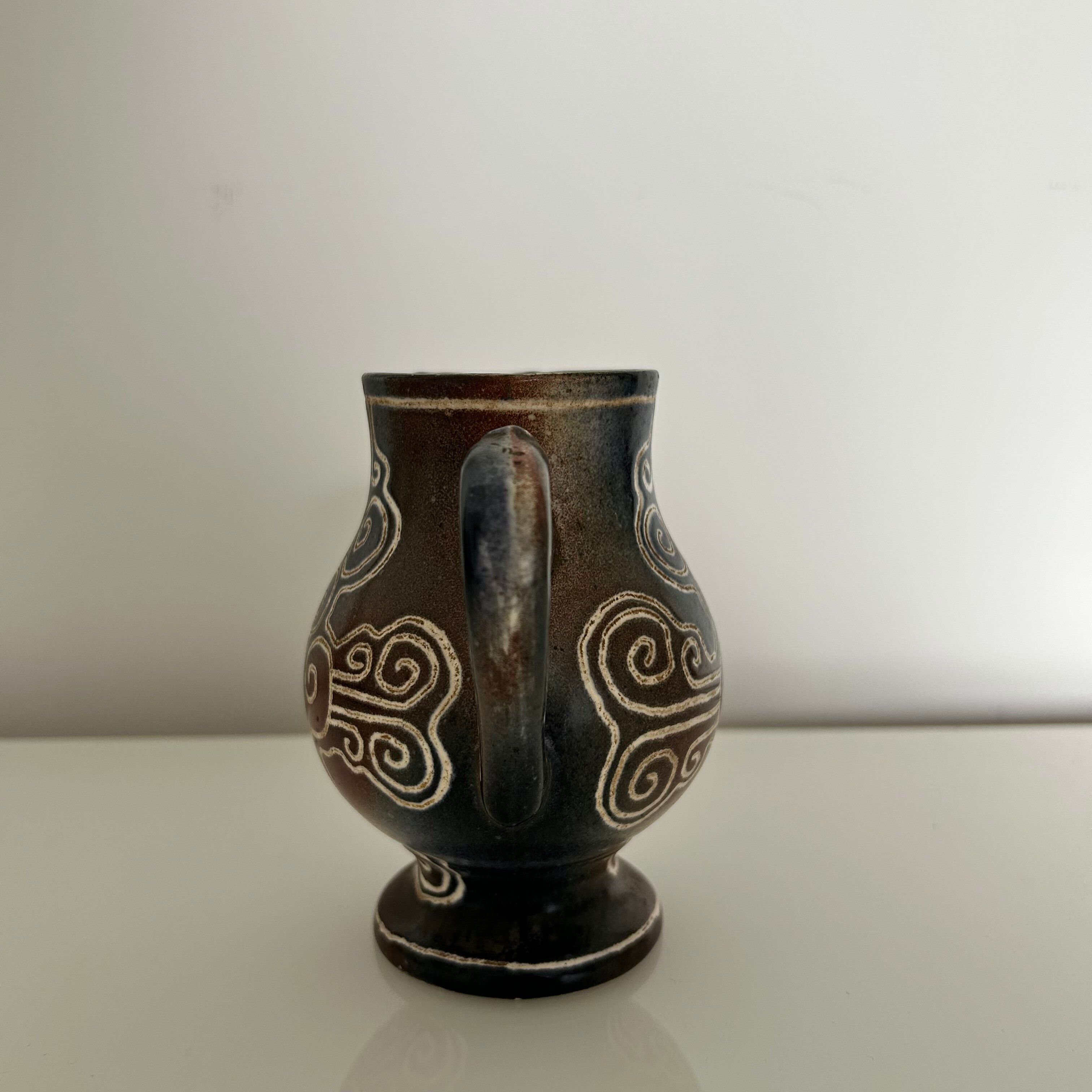 Breton pitcher signed Roscoff