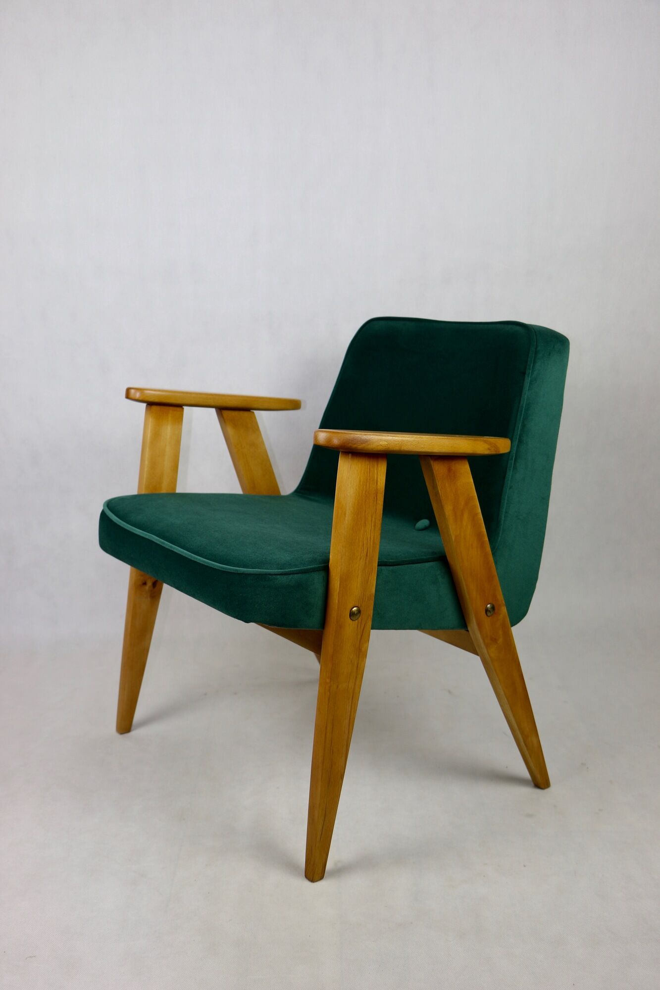 366 Lounge Chair in Green Velvet by Józef Chierowski, 1970s