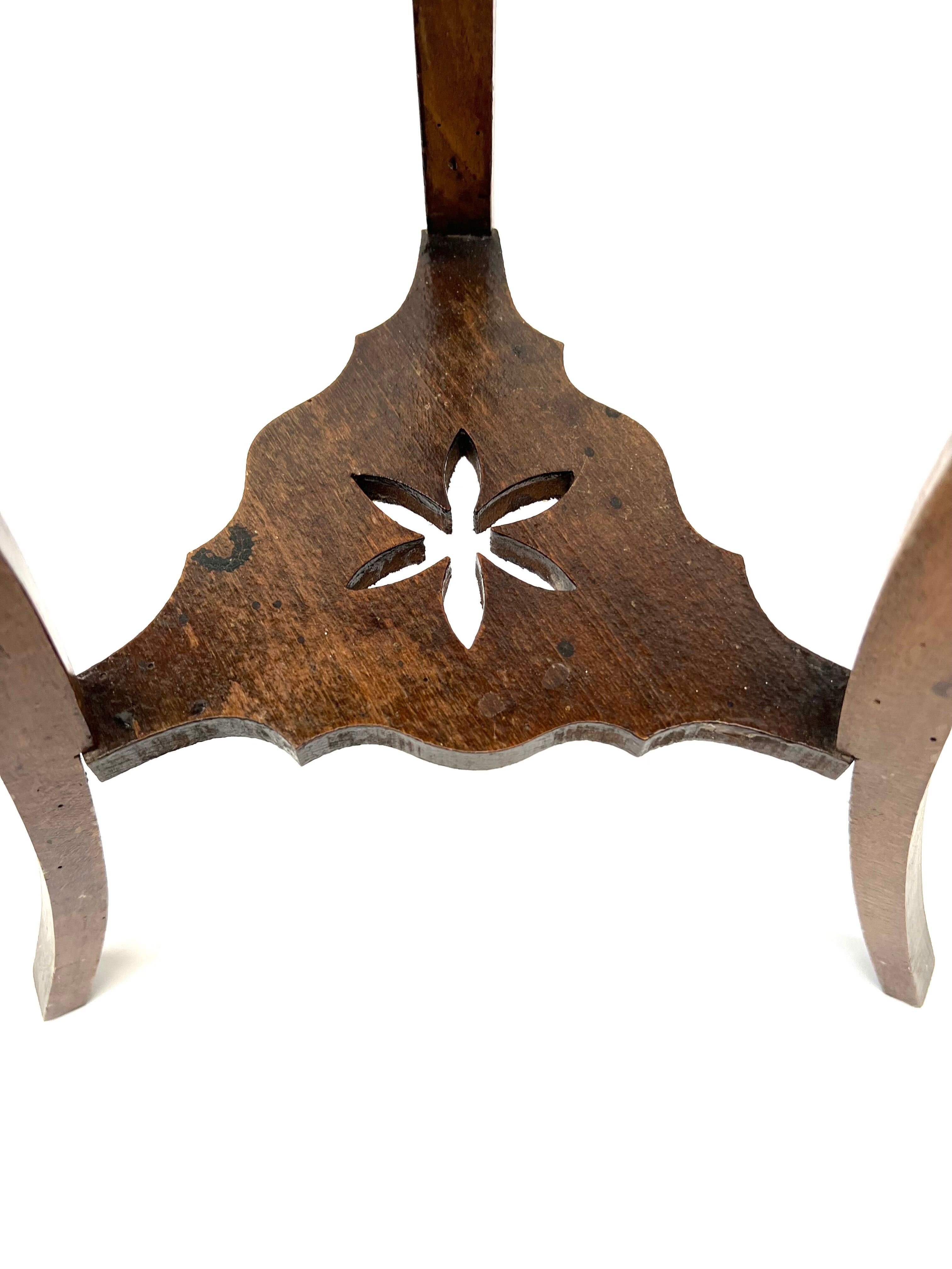 Tripod roundwood gueridon