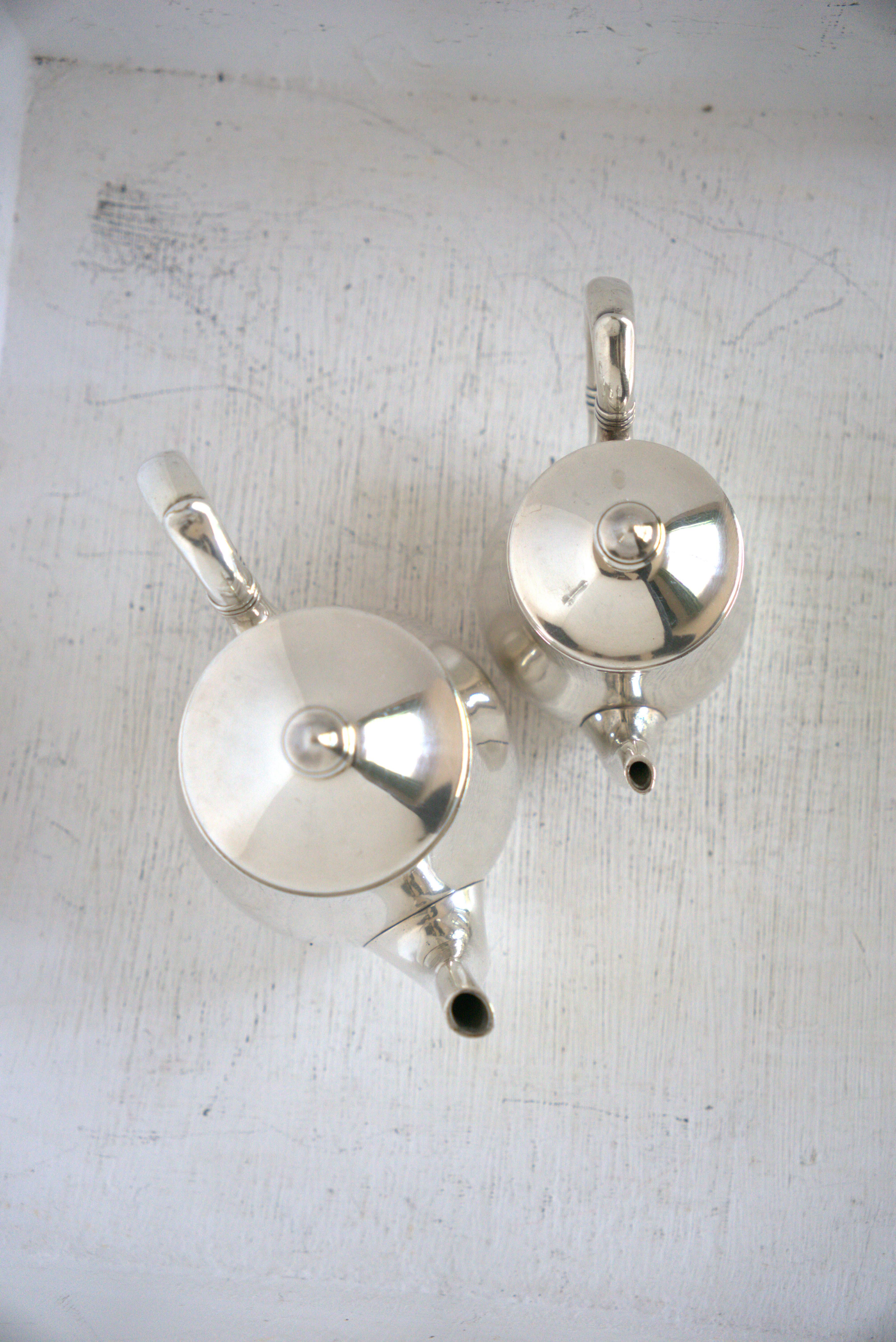 Paire de cafetières plaqué argent