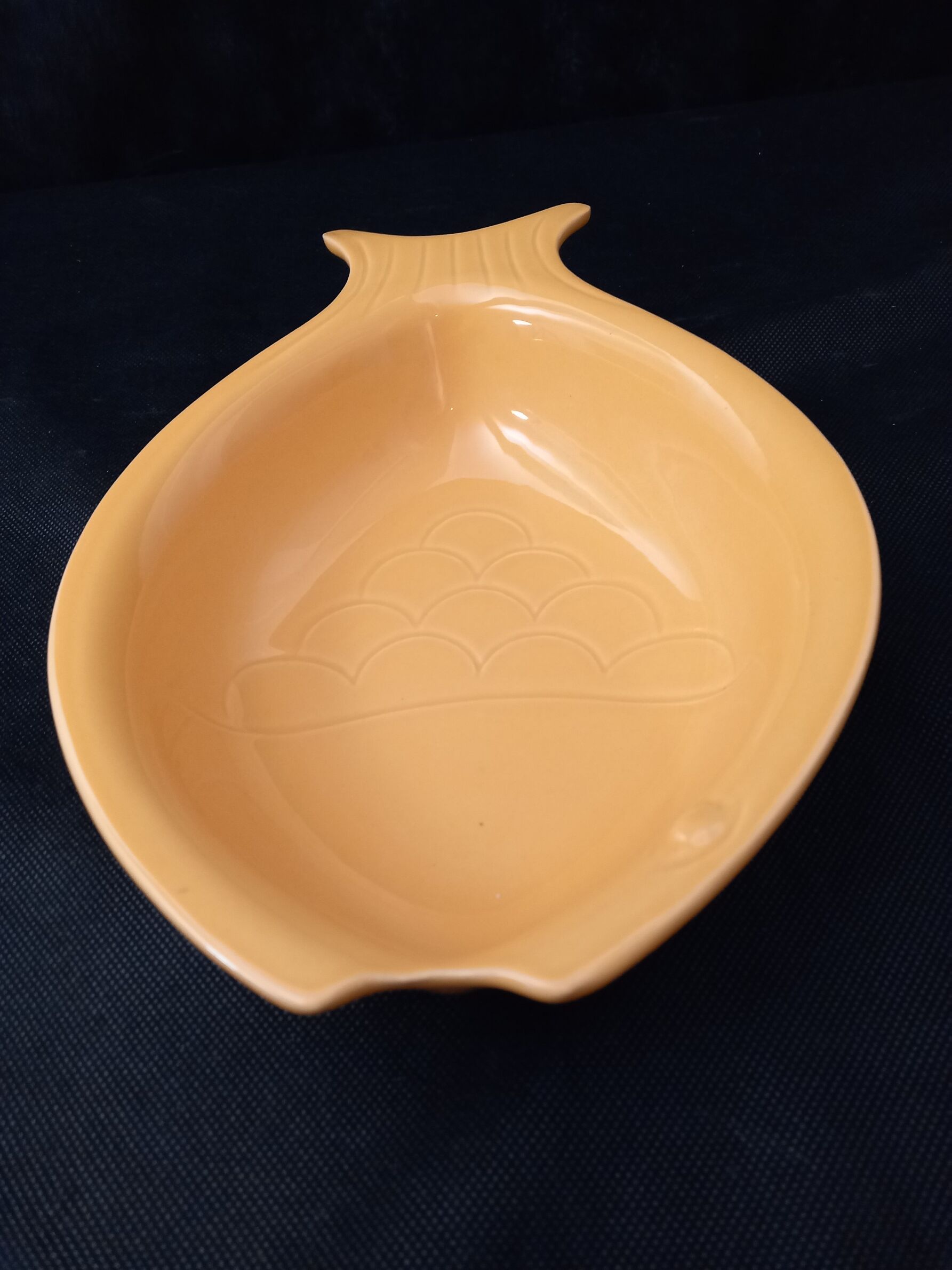 Vintage cooking dish or mold in the shape of fish Appolia France