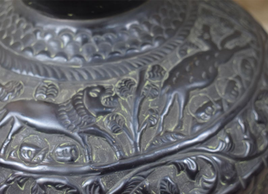 Jarre in bronze metal