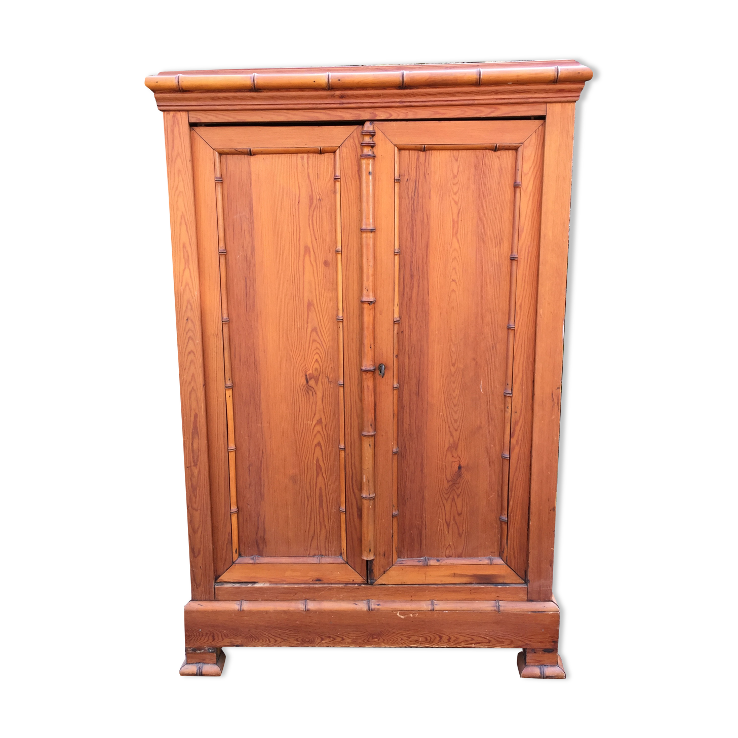 Armoire vintage en pitchpin et bambou d’époque 1900