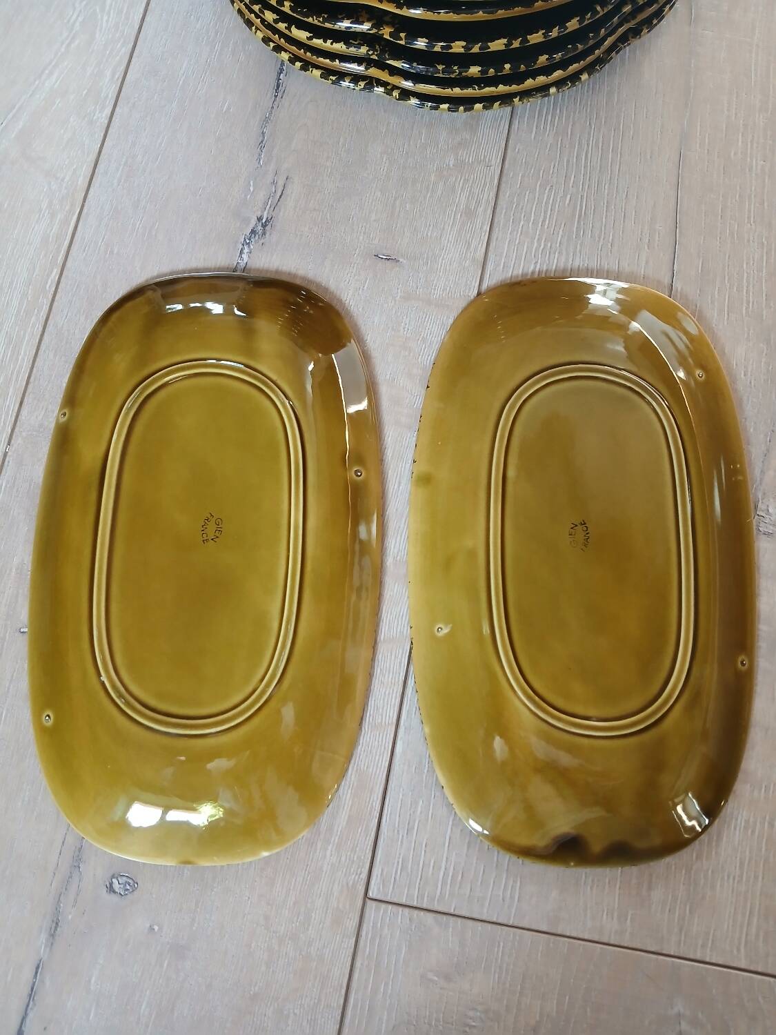 8 old GIEN oyster plates + 2 serving dishes