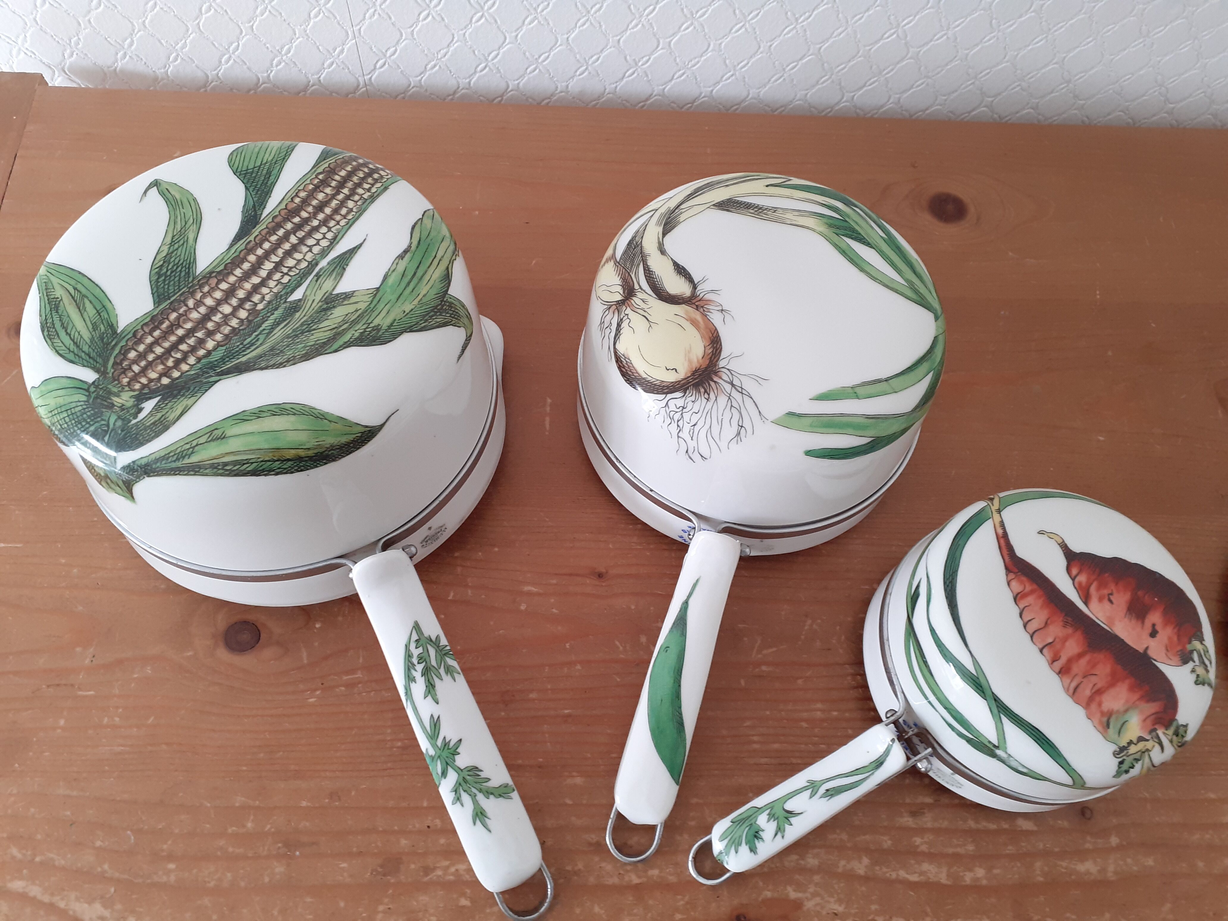 Set of three porcelain pots and pans from Paris- Aluminite Frugier