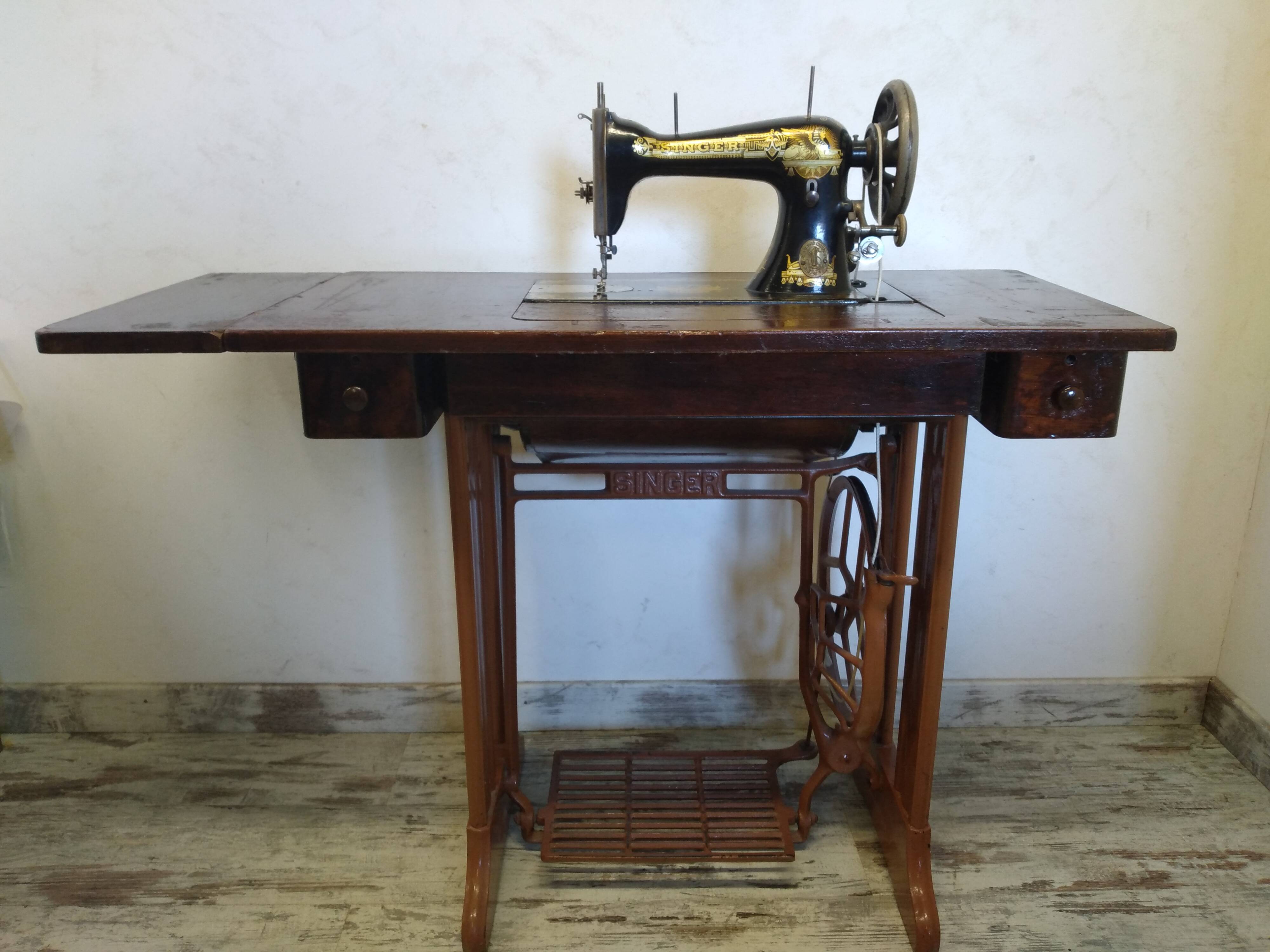 Singer sewing machine 1906 Egypt