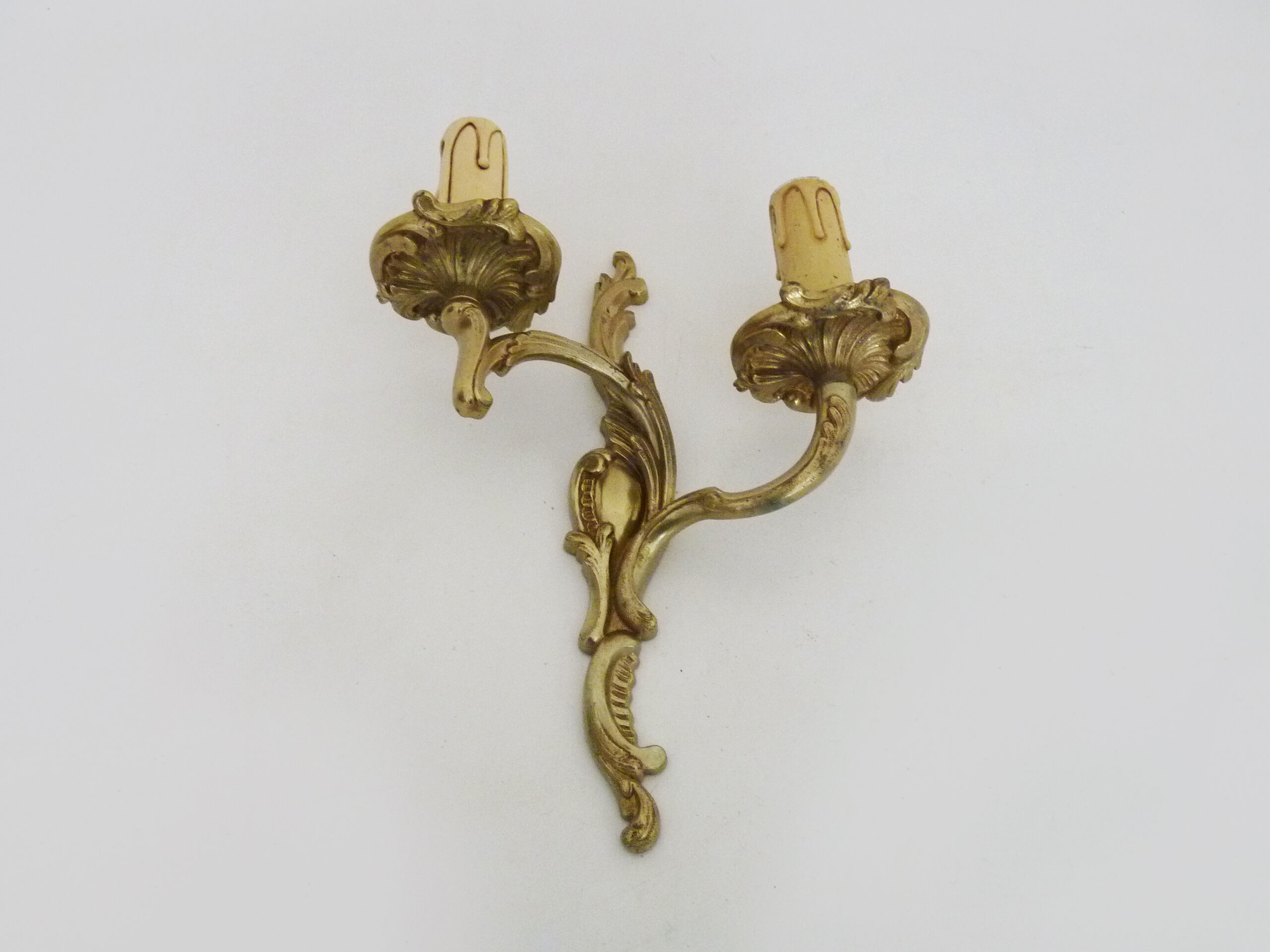 Antique double wall sconce in bronze, acanthus leaf design.