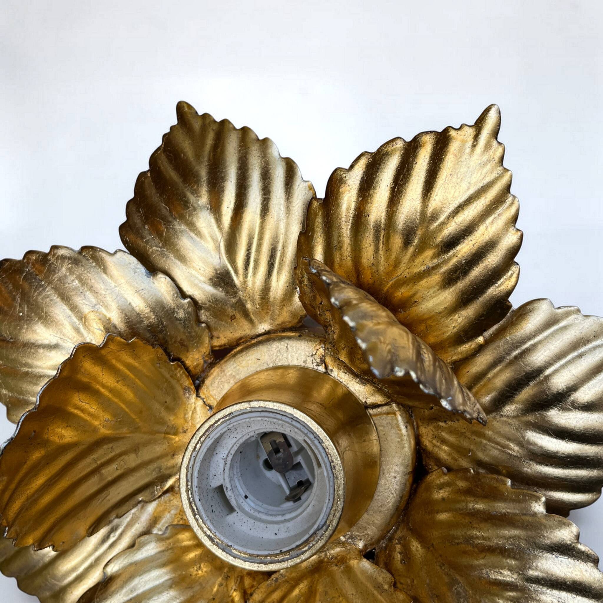 Applique fleur en métal doré à la feuille d'or vintage 1970 - 80