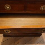 Meuble d'appoint anglais en placage d'if cuir et laiton