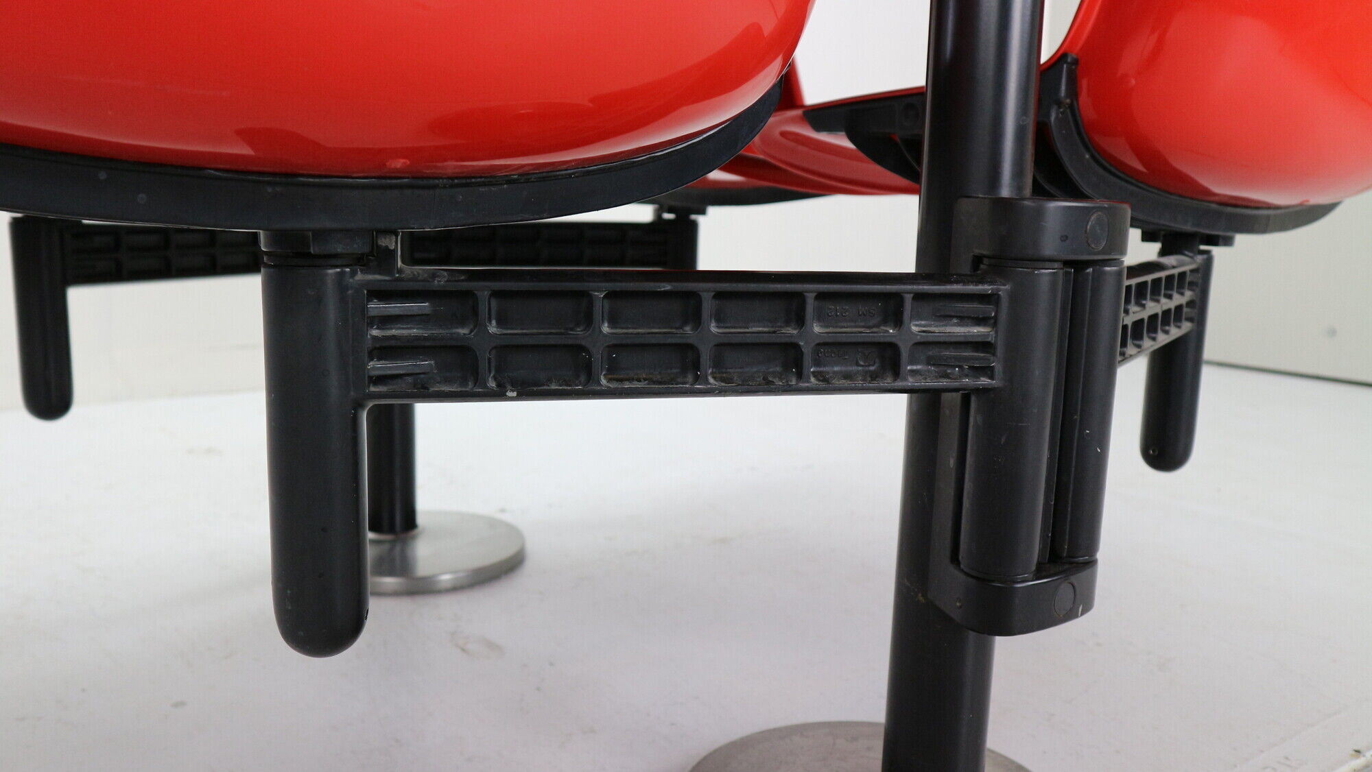 Osvaldo Borsani contemporary table and 4 build in chairs for Tecno, 1970s