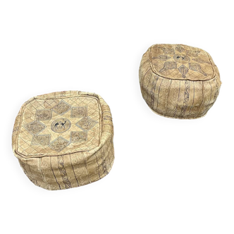 Paire de poufs berbères en cuir des années 1970