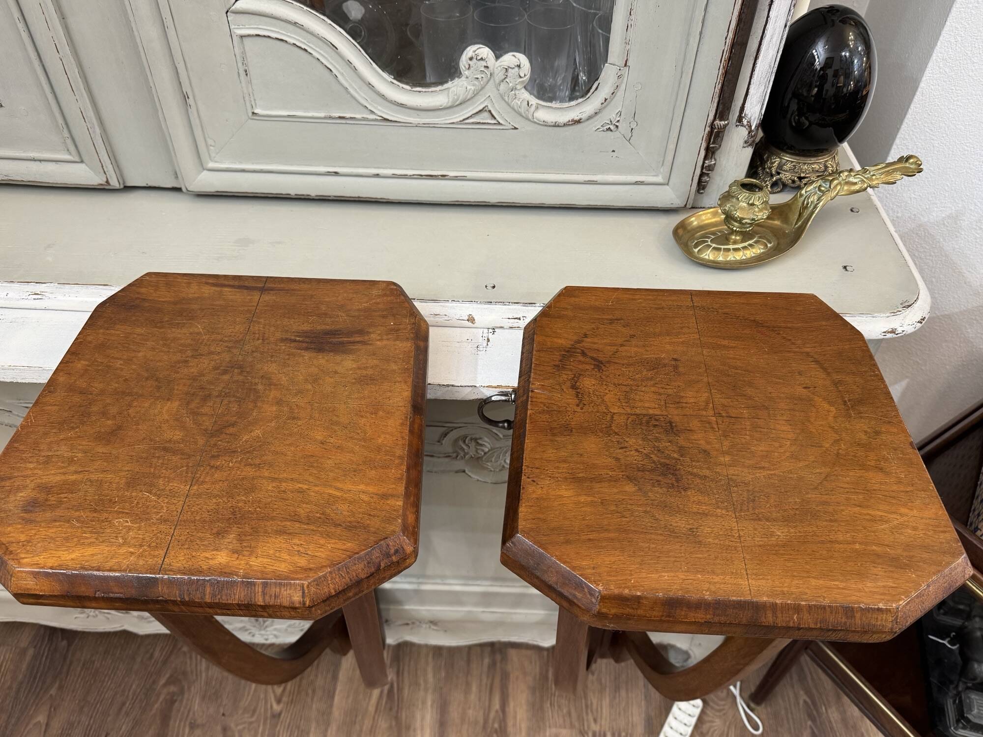 Old pair of Art Deco wall consoles from around 1930 in walnut.