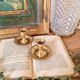 Paire de petits bougeoirs en laiton