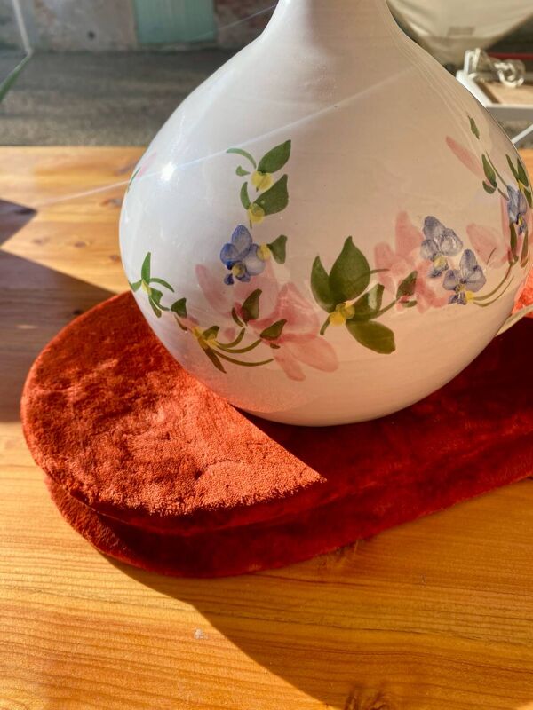 Lampe en céramique fleurie