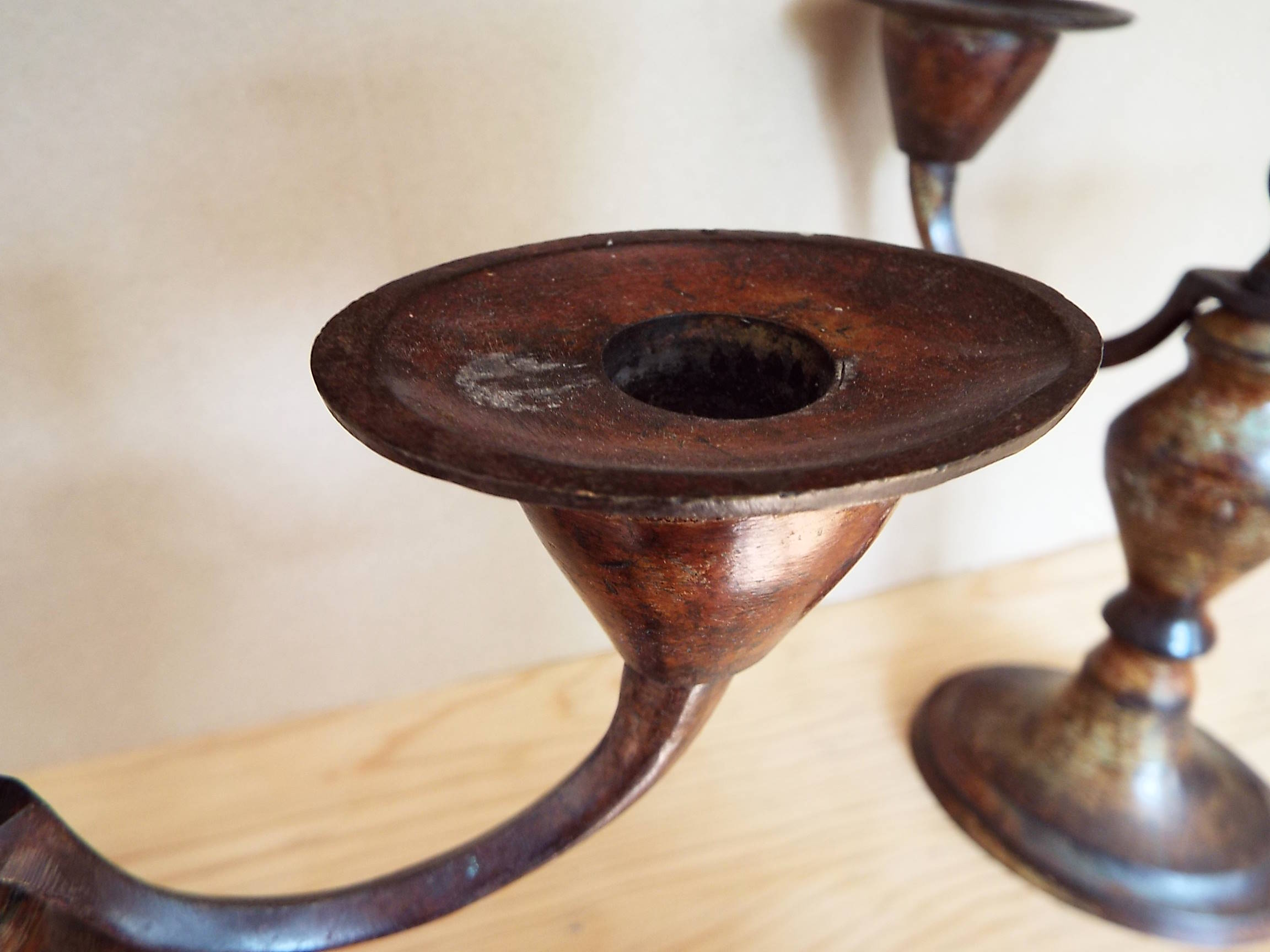 Pair of candlesticks in bronze