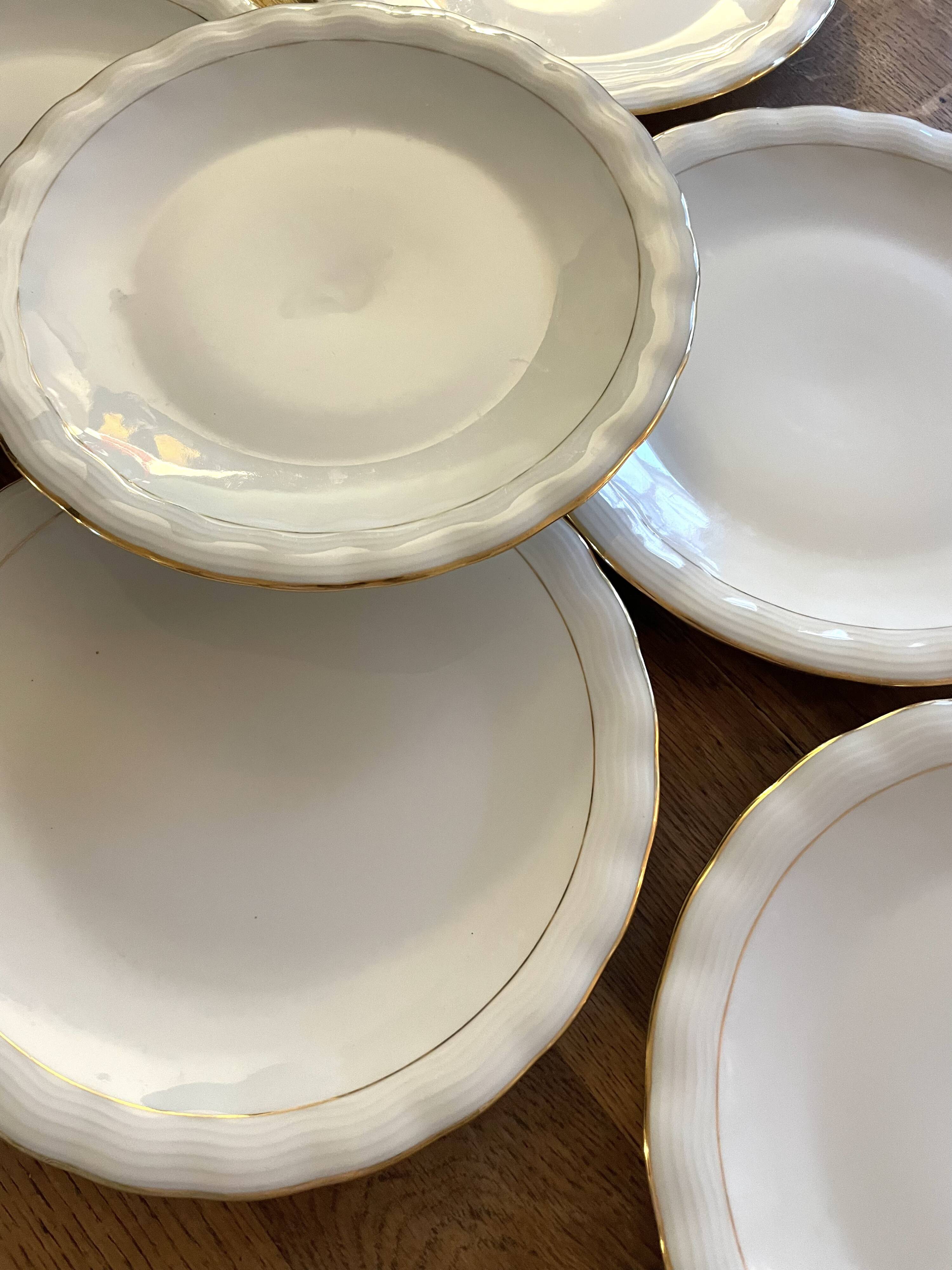 6 assiettes plates en porcelaine de Limoges signé P.Dessagne en très bon ét