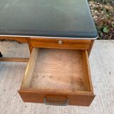 Scandinavian extendable desk in solid oak wood and green leather