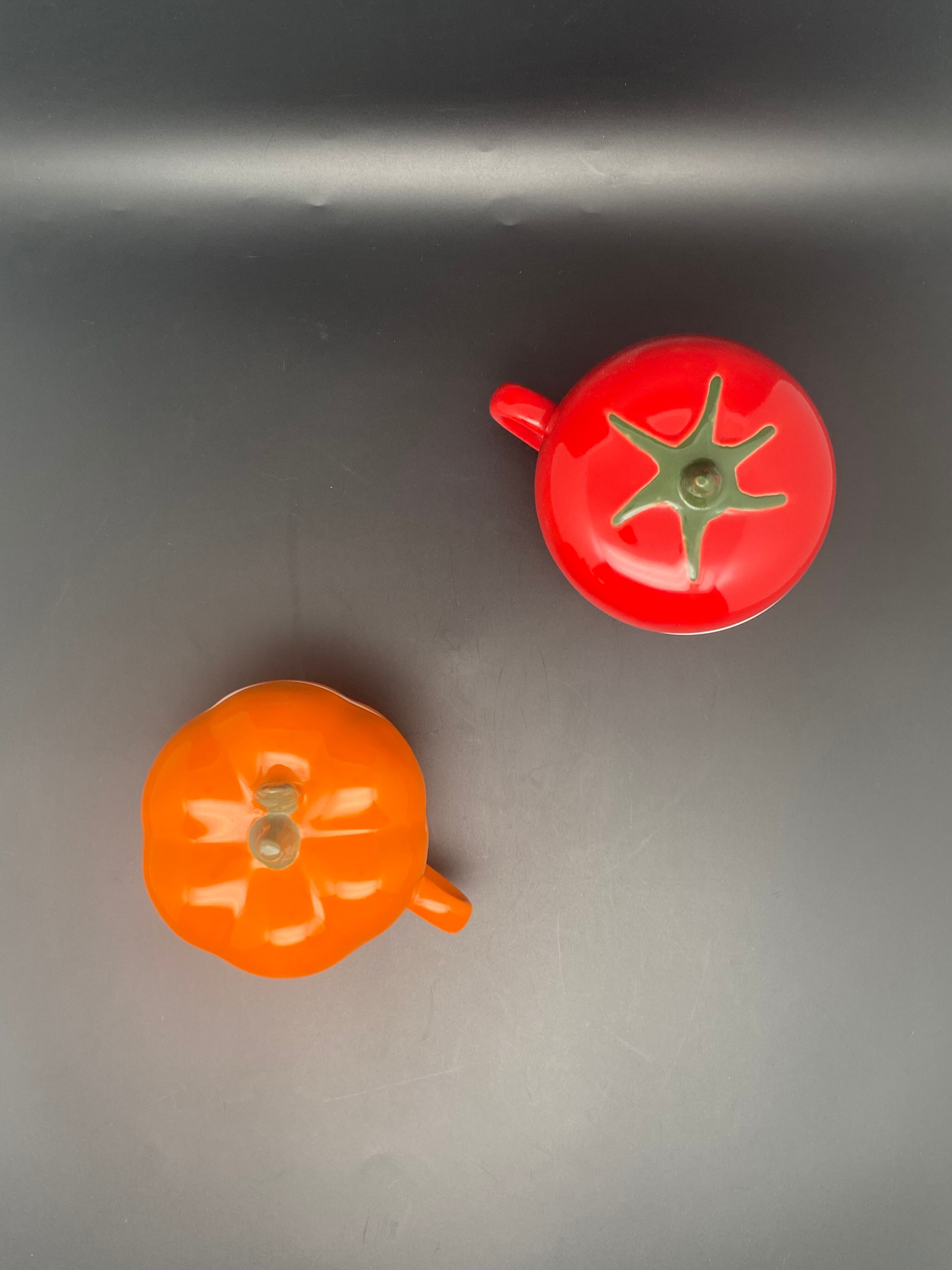 Sotable cup duo with tomato and pumpkin lid