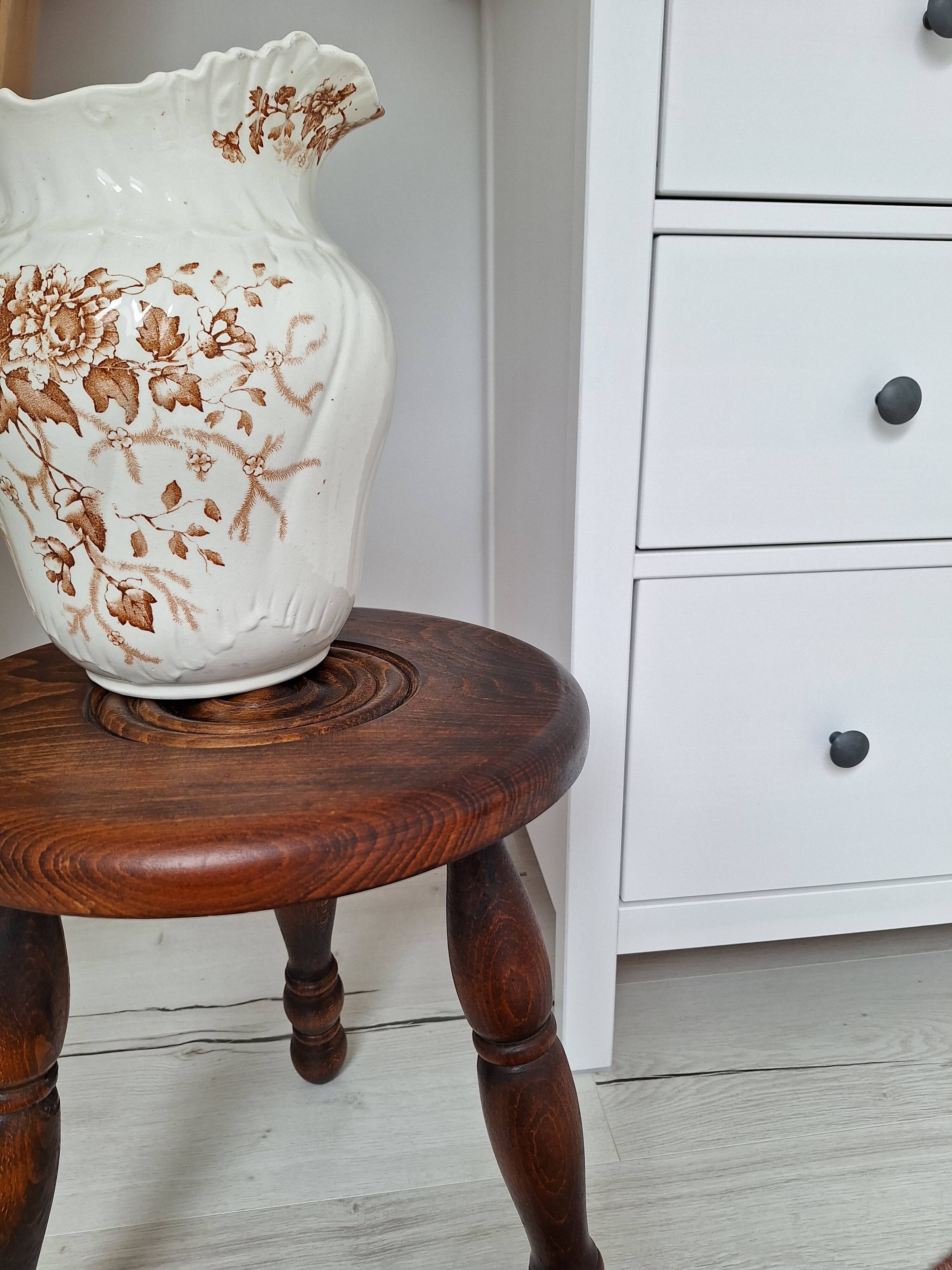 Vintage tripod stool