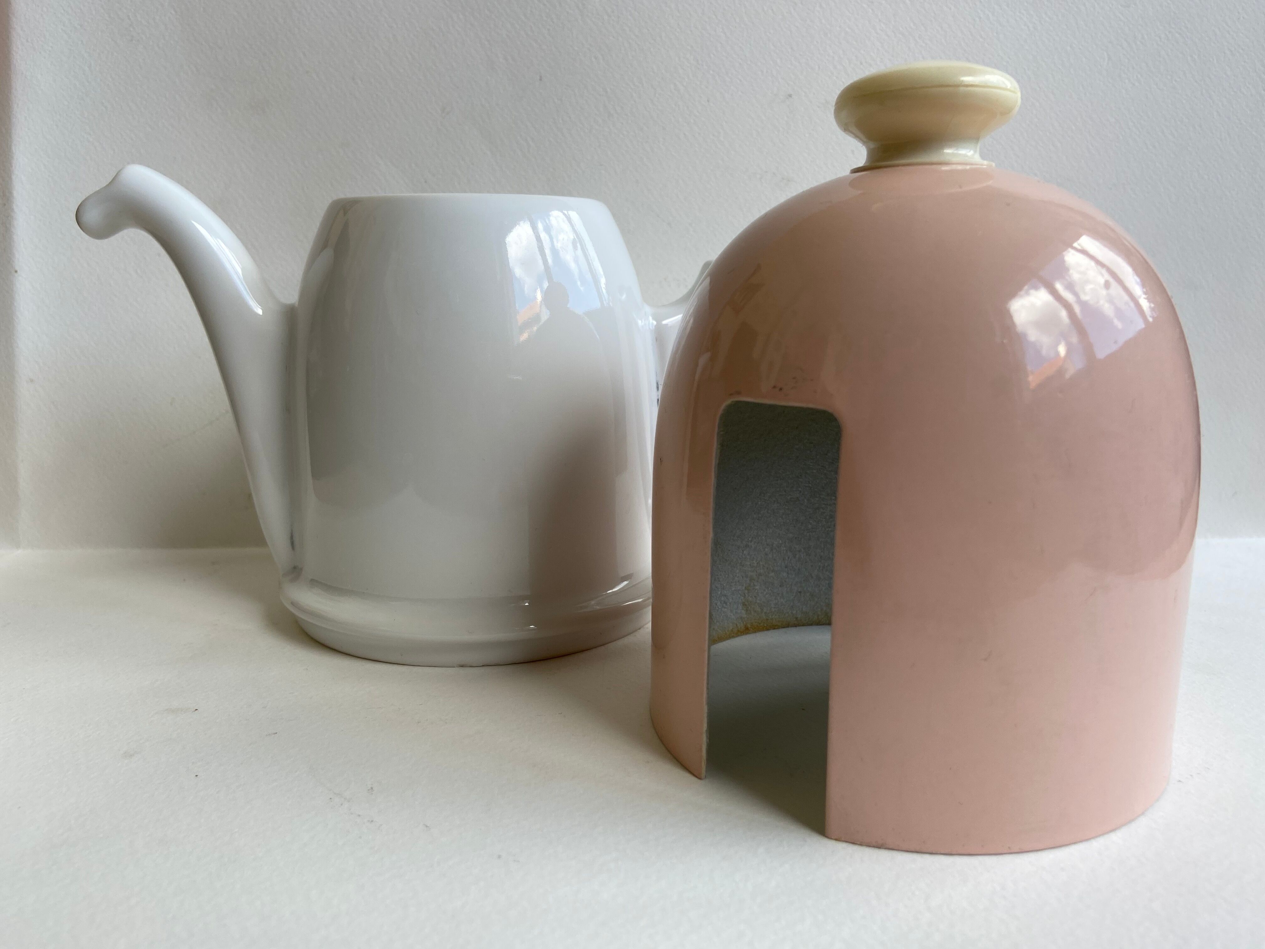 White teapot and powder pink