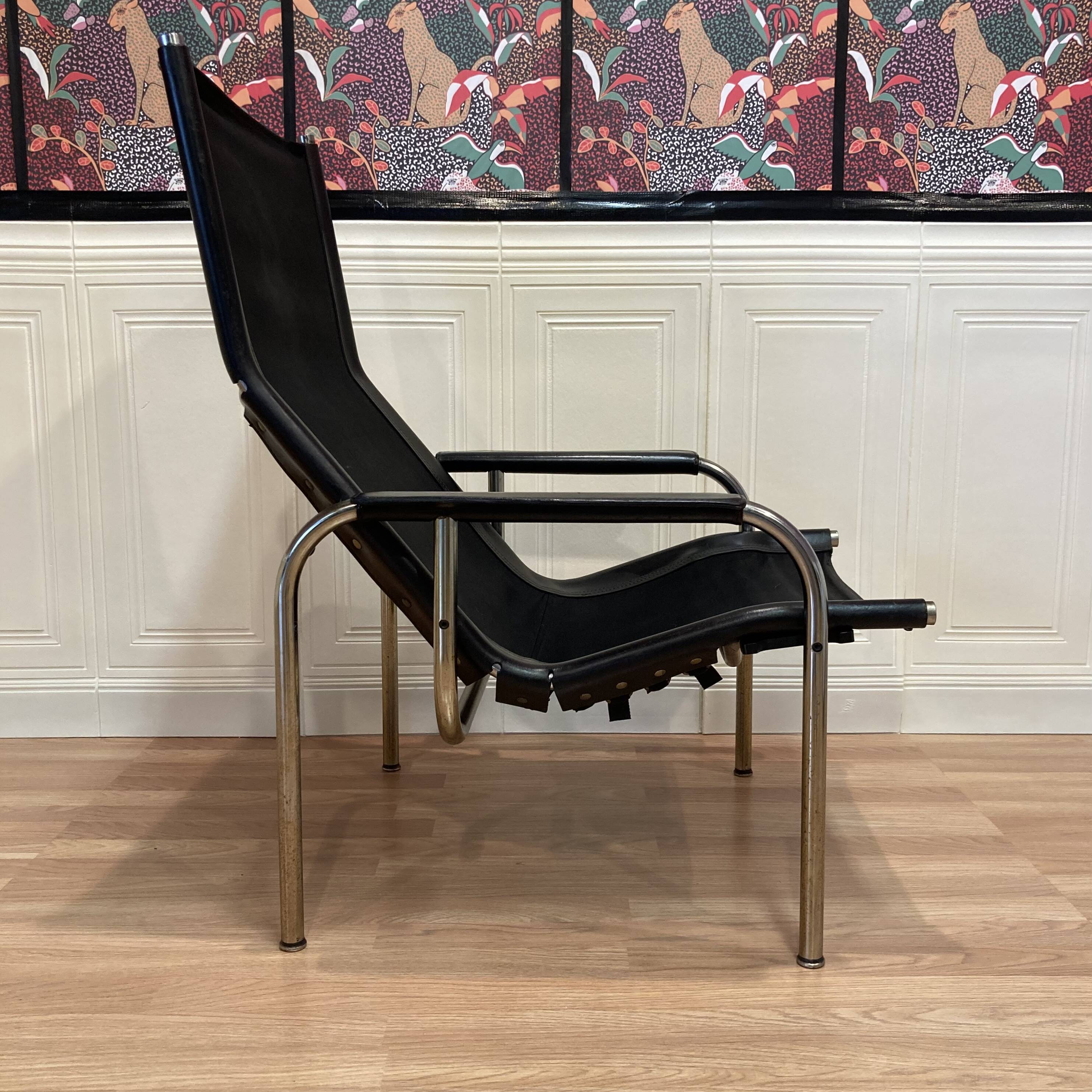 Reclining armchair in black leather and chrome design "hans eichenberger" 1960.
