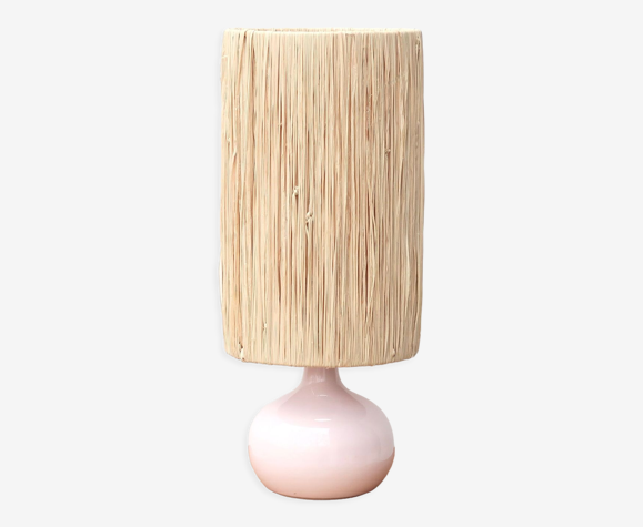 Lampe en céramique rose pâle abat jour en raphia années 70