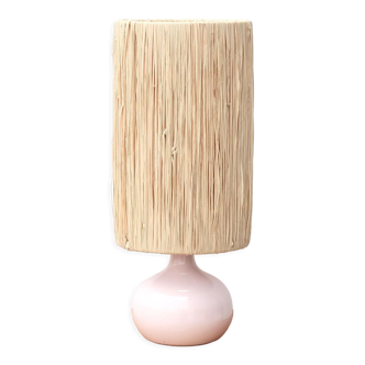 Lampe en céramique rose pâle abat jour en raphia années 70